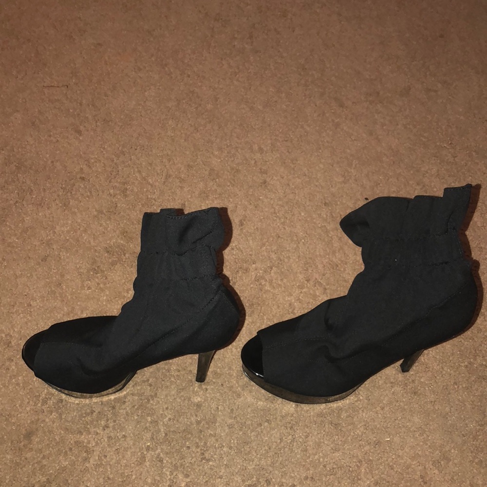 Chinese Laundry open toe Black Shoeties